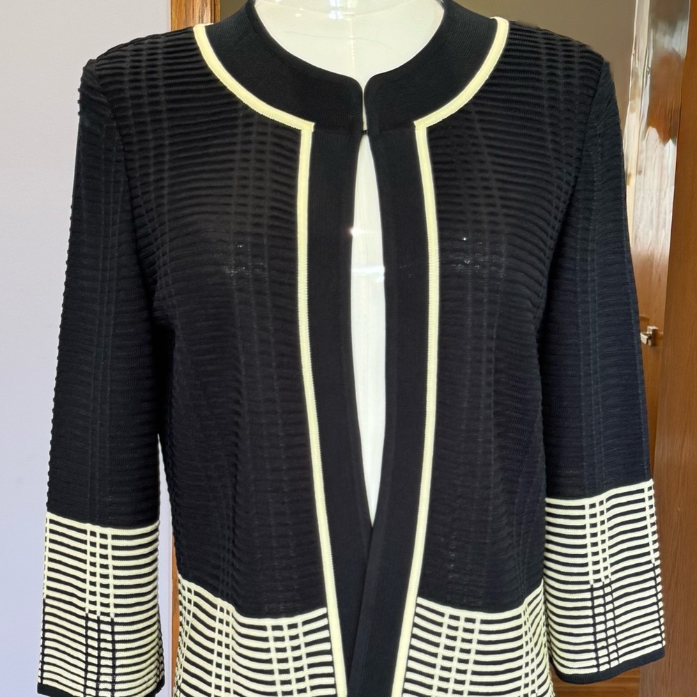 Elegant Black and Cream Women's Jacket Wing Wang blazer
